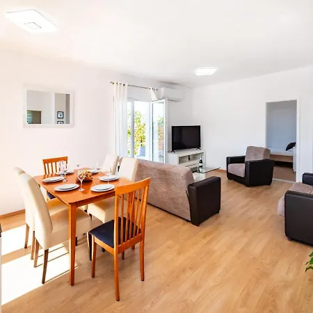 In Jasenice 35363 Appartamento